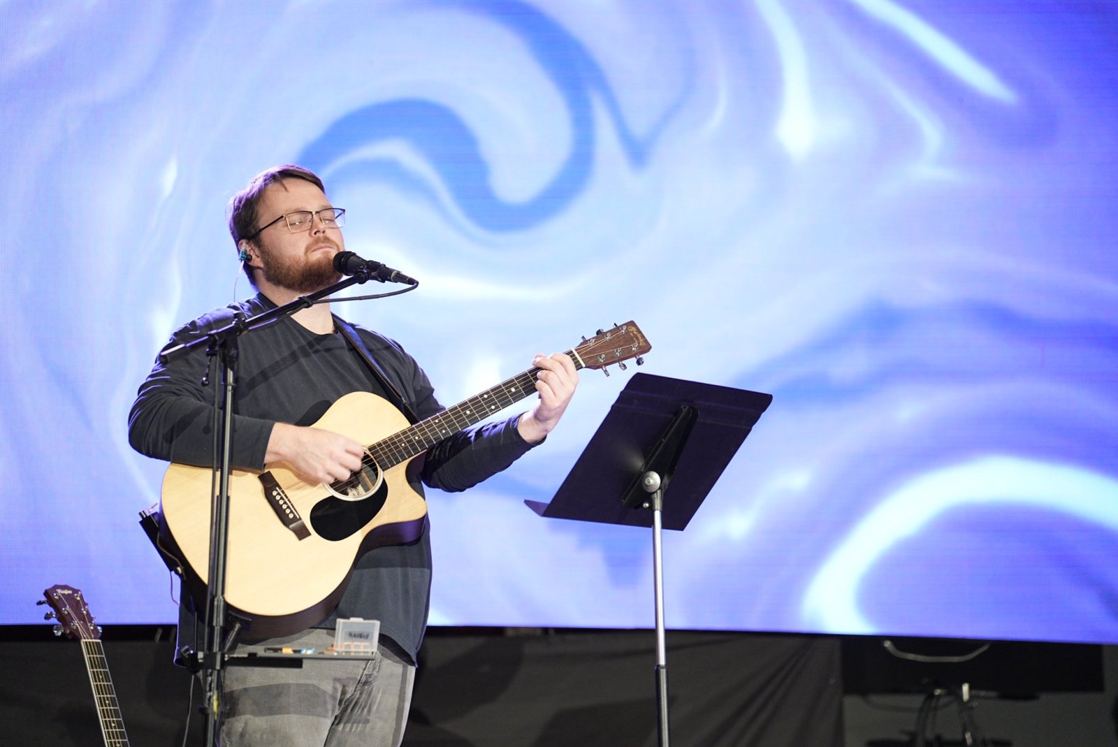 Worship at Crestwood Vineyard